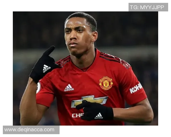 足球中场巨星风采展示 揭秘球场核心人物的精彩瞬间